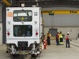La maquinaria y refacciones proveniente de Europa se encuentran trabajando en el tramo elevado de la Línea 12. NTX / I. Hernández