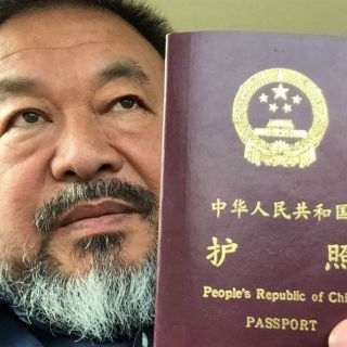 China devuelve pasaporte al artista y activista Ai Weiwei