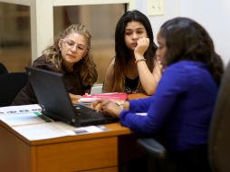 El estudio aseveró que son las mujeres las que realizan más búsquedas relacionadas con la salud y también crean más contenidos. AFP / ARCHIVO