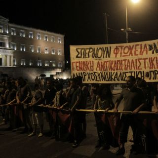 Se manifiestan en Atenas contra la aprobación de reformas