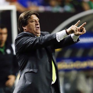 El Tri tenía que aprovechar los errores arbitrales: Miguel Herrera
