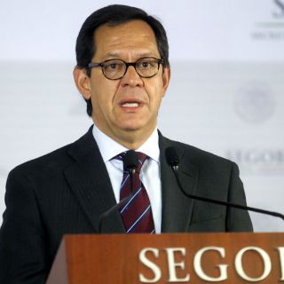 Roberto Campa desliga armas militares de ataque en Aquila