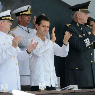Peña Nieto abandera nuevas patrullas de la Armada