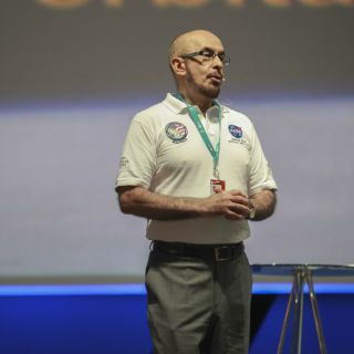 Yo no viajé a la Luna, fui al espacio, afirma Neri Vela