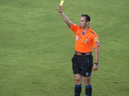 Luis Enrique Santander dirigirá el cotejo entre Puebla y América el domingo en el cierre de la fecha uno. MEXSPORT / ARCHIVO