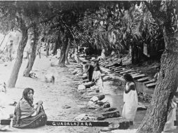 Antes de las 12:00 p.m., una avioneta reproducirá la melodía del agua sobre la Calzada Independencia. EL INFORMADOR / ARCHIVO