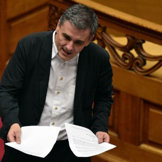 Grecia solicita al FMI su participación en tercer rescate