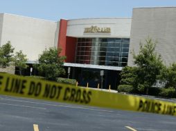 El gobernador del estado ha ordenado que las banderas ondeen a media asta en respeto a las víctimas del tiroteo en Lafayette. AFP / Y. Gripas