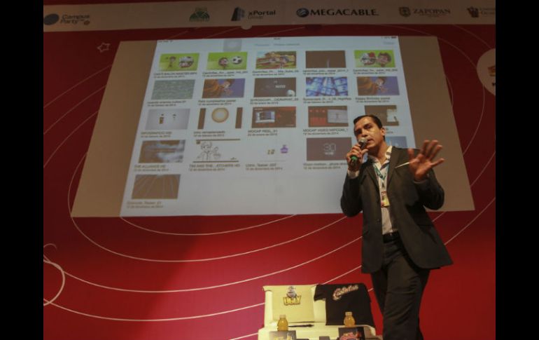 Yoan Pablo Pérez señala que actualmente se trabaja en los guiones tanto de la serie como del largometraje. EL INFORMADOR / F. Atilano