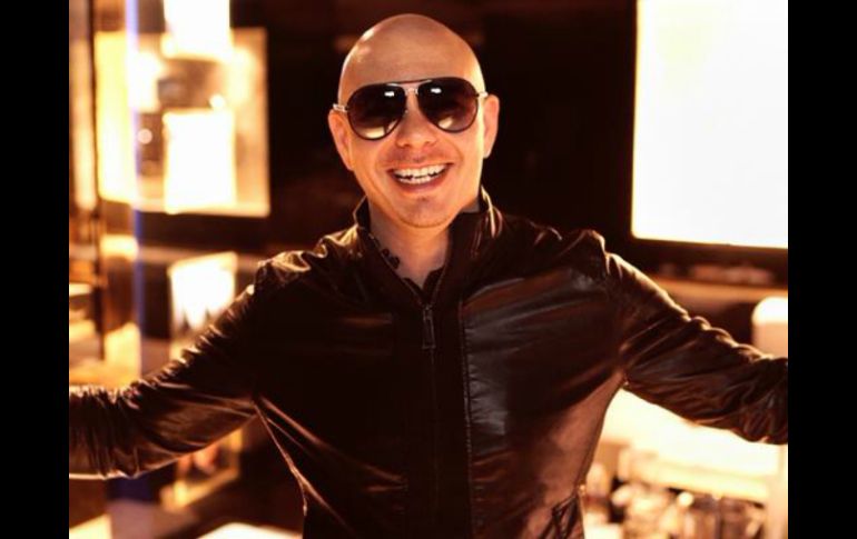 Por el momento, Pitbull no puede vender su vodka en la isla, debido al embargo que mantiene EU. TWITTER / @pitbull