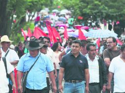 Firmes. Maestros disidentes marchan en Oaxaca, previo a su asamblea nacional. SUN /