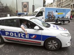 Autoridades señalan que el automóvil intentó estrellarse contra las barreras. EFE / E. Laurent