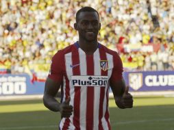 Martínez ya se vistió de Rojiblanco y está listo para el reto. EFE / K. Huesca