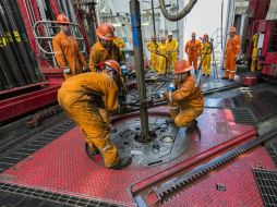 Según un análisis de Banamex, el precio del petróleo se cotizará en 50 dólares por barril durante el resto de 2015. AFP / ARCHIVO