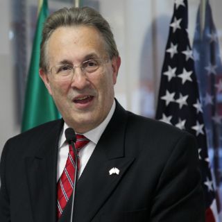 Peña Nieto sostiene encuentro privado con Anthony Wayne