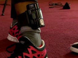 Al parecer el ICE quiere que la mayoría de las mujeres lleven el dispositivo, el cual permite conocer la ubicación de quien lo usa. YOUTUBE / HispanTV