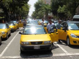 Esta tarde, taxistas de la ZMG se manifestaron en contra de Uber. EL INFORMADOR / A. Hinojosa
