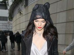 Los impermeables son fáciles de combinar con la vestimenta de moda. ESPECIAL / Pinterest