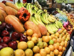 Es recomendable beber una mayor cantidad de líquido y priorizar el consumo de alimentos frescos, en particular verduras y frutas. EL INFORMADOR / ARCHIVO