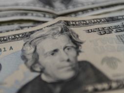 Este jueves la moneda estadounidense alcanzó nuevo máximo a la venta con 16.77 pesos por unidad. EL INFORMADOR / ARCHIVO