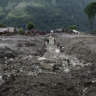 Mueren al menos 29 personas por deslizamientos de tierra en Nepal