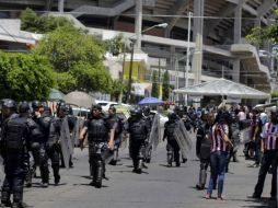 En el modelo de seguridad actual, la policía de Guadalajara da el servicio dentro y fuera del Estadio. EL INFORMADOR / ARCHIVO