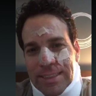 Carlos Loret queda ''deplorable'' tras accidente jugando beisbol