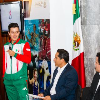 Nos motivan a seguir trabajando muy duro: Mike Páez