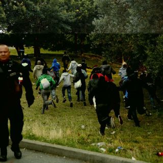 Reportan nuevo intento masivo de migrantes en Eurotúnel