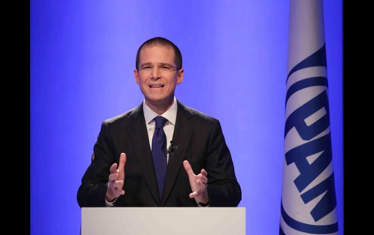 El ''hartazgo'' de los ciudadanos por los gobiernos corruptos podría colocar a los líderes populistas en la silla presidencial. TWITTER / @AccionNacional