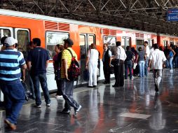 El personal de limpieza está autorizado para bajar únicamente de manera quincenal a las vías. NTX / ARCHIVO