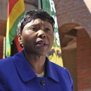 Zimbabue busca la extradición del cazador del león Cecil