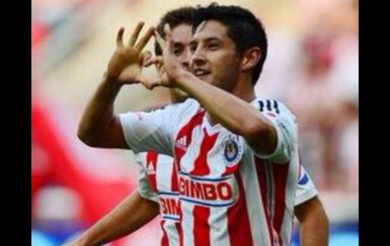 Reyna cumple 10 años en primera divisón y los festeja en el equipo tapatío. TWITTER / @AngelReynaFut