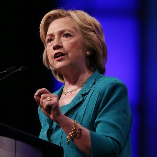 Los Clinton pagaron casi 44 MDD en impuestos en ocho años