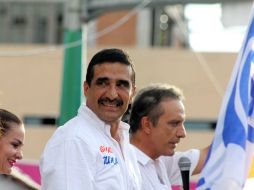 Francisco Rojas Toledo (centro), candidato panista a la alcaldía de Tuxlta Gutiérrez, durante un acto de campaña. NTX / ARCHIVO