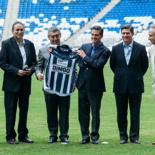 Peña Nieto corta listón del estadio de Rayados