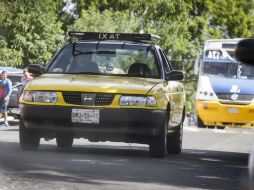 Muchos taxistas incumplen con la reposición de permisos, y la autoridad con aplicar el castigo estipulado en la ley. EL INFORMADOR / A. García