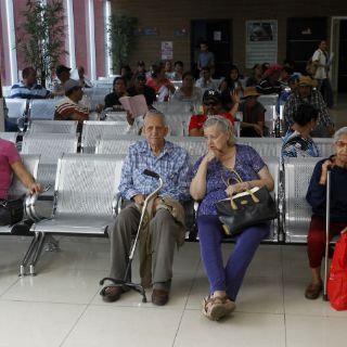 Adultos Mayores, sector que requiere atención especializada