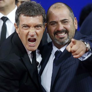 Actores desfilan por alfombra roja de 'Los 33'