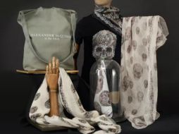 La muestra contó con llamativas y extravagantes creaciones de McQueen. TWITTER / @V_and_A