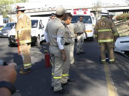 Elementos del Cuerpo de Bomberos y Protección Civil municipal acudieron al lugar del percance y controlaron la situación. EL INFORMADOR / ARCHIVO