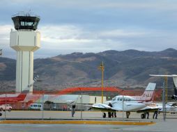Tras la orden de la Fiscalía, el avión, un Lear Jet-25-B con matrícula XB-LTD, de México, pasó a ser resguardado por militares. NTX / ARCHIVO