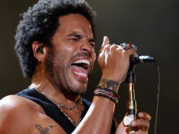 Lenny Kravitz deja al descubierto su miembro viril durante un concierto en Estocolmo. AP / ARCHIVO