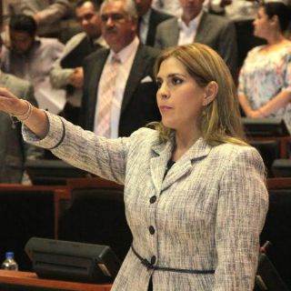 Olga Navarro rinde protesta como nueva consejera del Itei