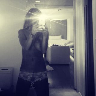 Lindsay Lohan seduce con topless