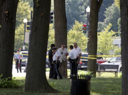 La policía busca a cuando menos otro individuo que se encontraba en el vehículo. AP / C. Kaster