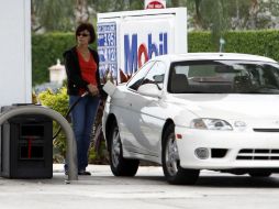 El litro de gasolina Premium, que cuesta 16 pesos en EU, se vende más barato aquí: 14.38 pesos. AP / ARCHIVO