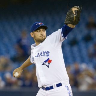 Marco Estrada conduce el triunfo de los Azulejos
