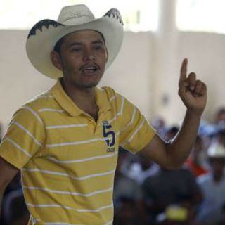 Retiran demanda contra líder comunitario de Aquila