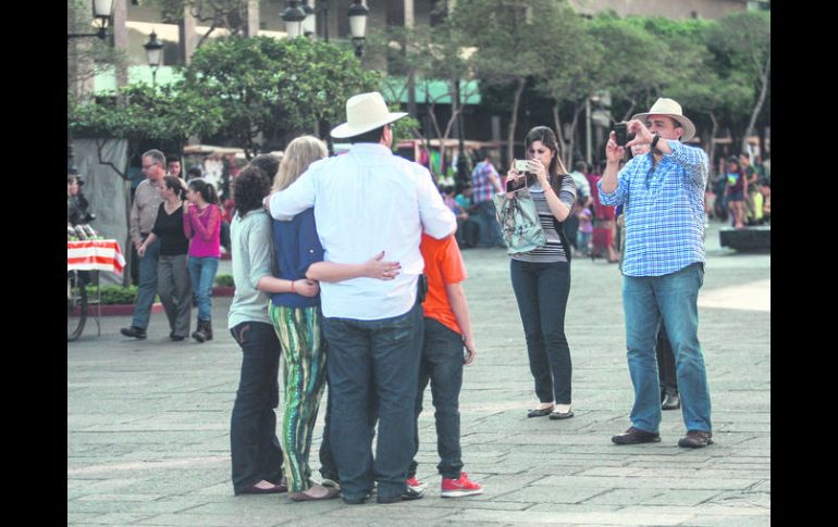 La Secretaría de Turismo registró en 2014 una afluencia de 24.1 millones de visitantes,principalmente en Guadalajara y Puerto Vallarta. EL INFORMADOR / F. Atilano